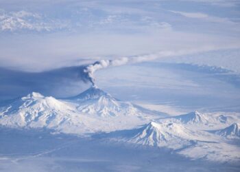 Archivo - Imagen del volcán Kliuchevskoi, en Rusia.Europa Press/Contacto/Nasa - Archivo