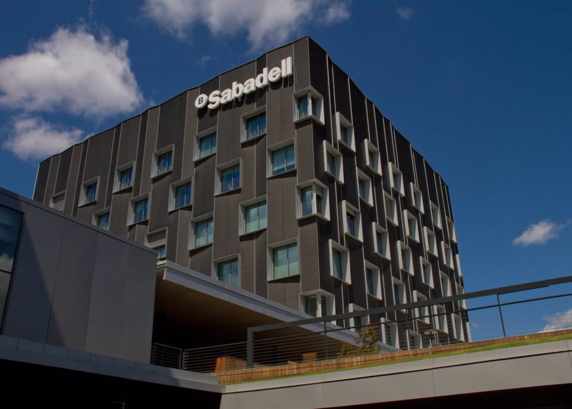Archivo - Nota De Premsa  Banc Sabadell, Primer Banc A Facilitar Als Comeros Finanar Les Compres De Tots Els Seus Clients Al Moment A Través Del Tpv SmartEuropa Press - Archivo