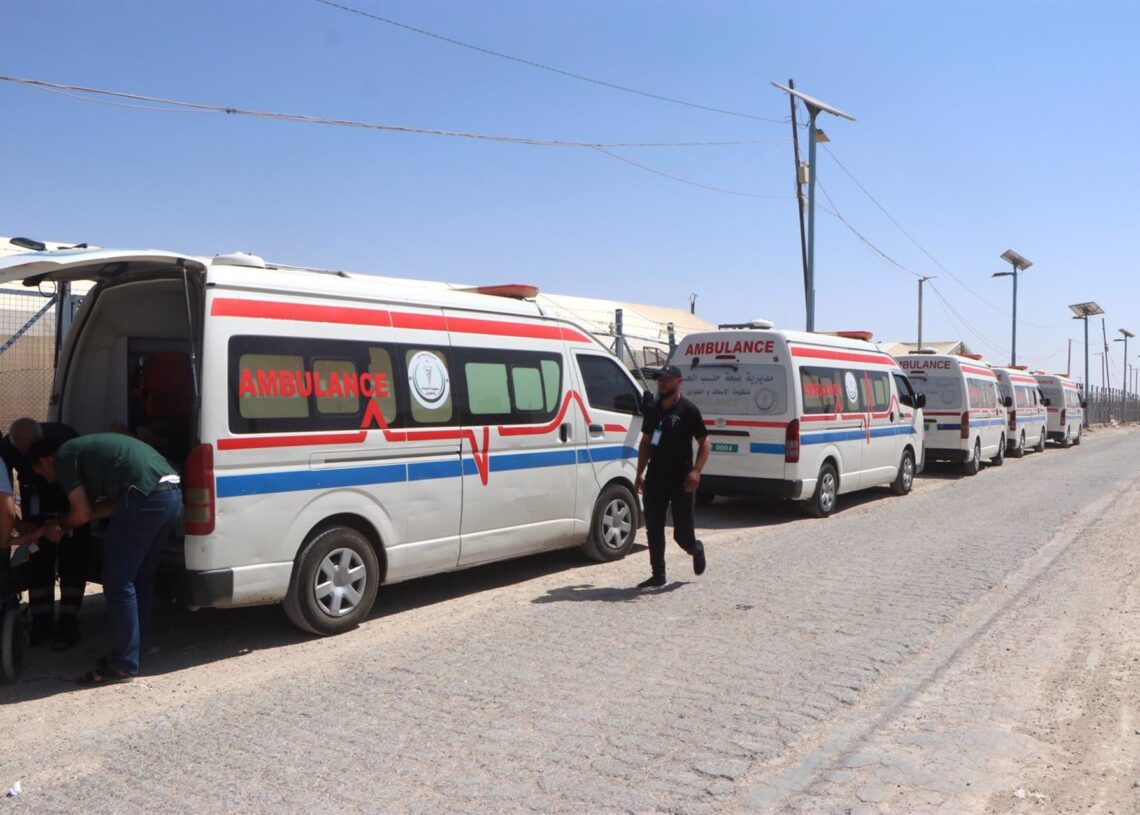 Archivo - Ambulancias a las afueras del campo de Al Hol, en el noreste de Siria Europa Press/Contacto/Stringer - Archivo