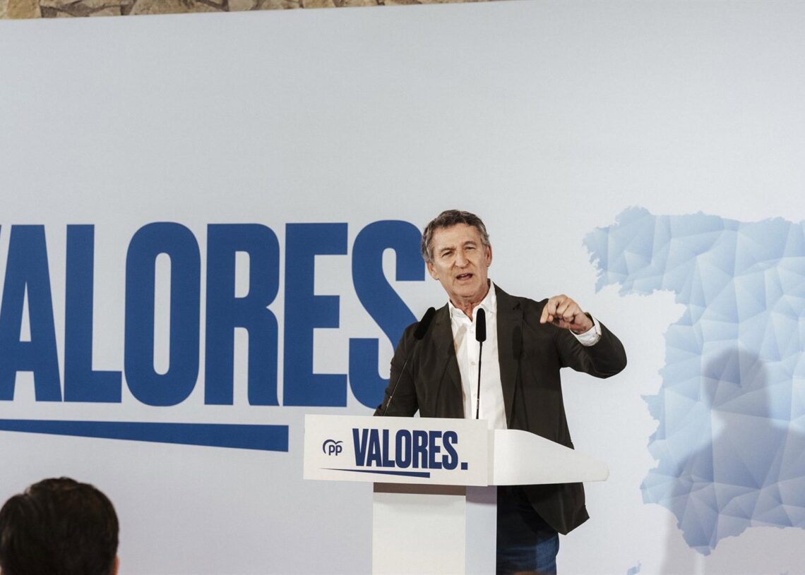Archivo - El presidente del Partido Popular, Alberto Núñez Feijóo, participan en un acto con la militancia del PP, en el Restaurante Juan XXIII, a 10 de junio de 2025, en Alicante, Comunidad Valenciana (España). Roberto Plaza - Europa Press - Archivo