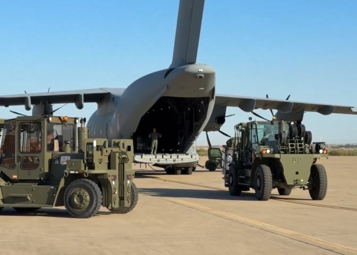 El Gobierno preprara un avión AQ-400 para llevar ayuda humanitaria a Gaza.MINISTERIO DE EXTERIORES