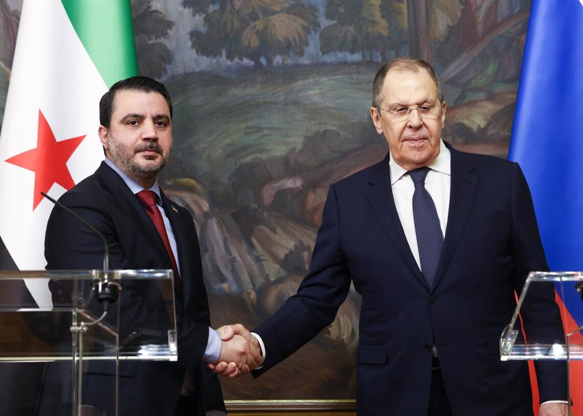 El ministro de Exteriores de Siria, Asaad al Shaibani, y su homólogo ruso, Sergei Lavrov Europa Press/Contacto/Sergei Bulkin