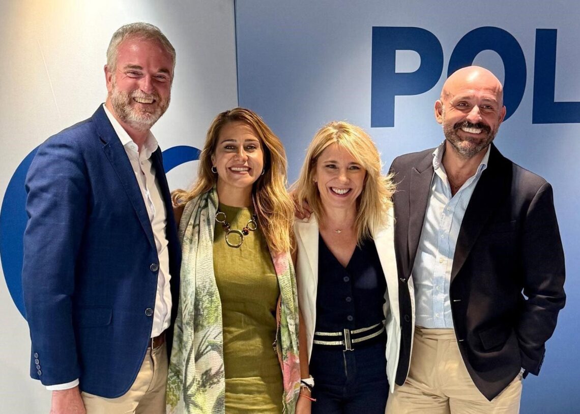 La melillense Sofía Acedo junto a otros miembros del PPPP DE MELILLA