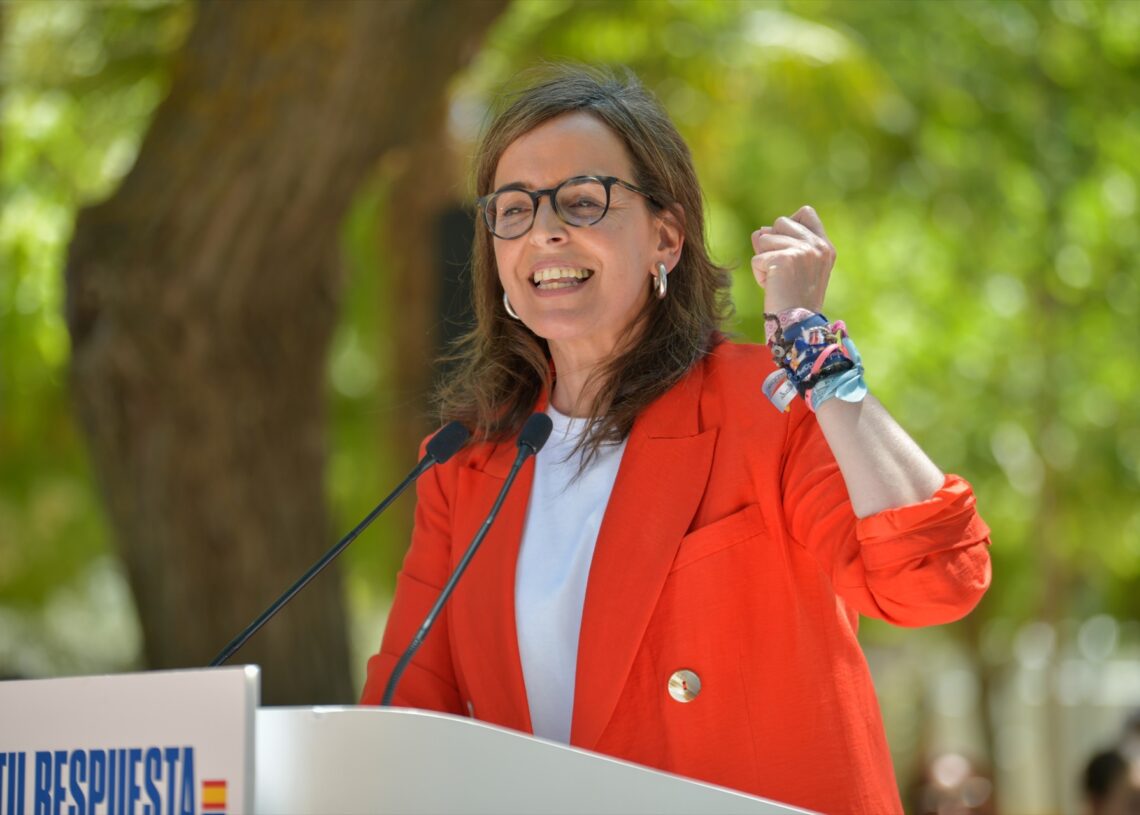 (Foto de ARCHIVO)
La vicesecretaria de Organización Territorial del PP, Carmen Fúnez, interviene durante la clausura de un mitin del PP, en el Parque de la Constitución, a 25 de mayo de 2024, en Tomelloso, Ciudad Real (EP)