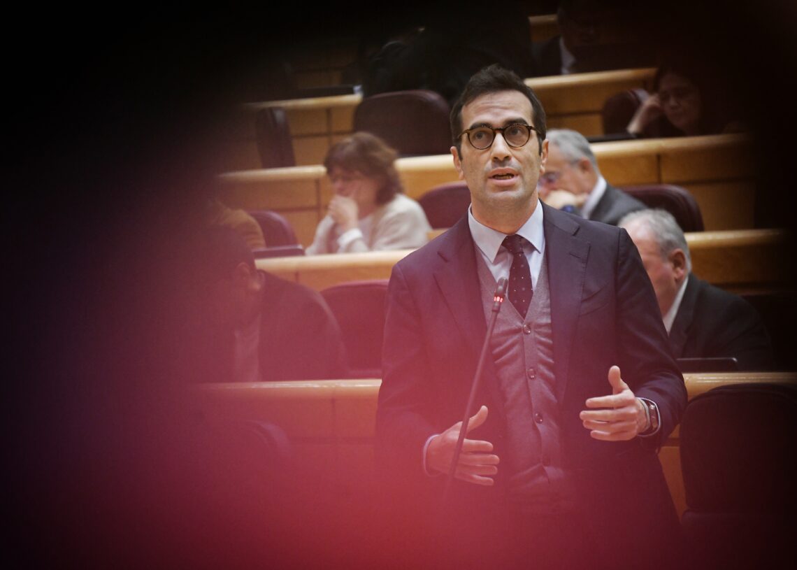 (Foto de ARCHIVO)
El ministro de Economía, Comercio y Empresa, Carlos Cuerpo, durante una sesión de control, en el Senado, a 25 de febrero de 2025, en Madrid (España). El Gobierno responde una semana más a las preguntas del Senado en una sesión de control marcada una vez más por la ausencia del presidente del Ejecutivo.

Fernando Sánchez / Europa Press
25 FEBRERO 2025;MINISTROS;SESIÓN DE CONTROL;SENADORES;SENADO
25/2/2025