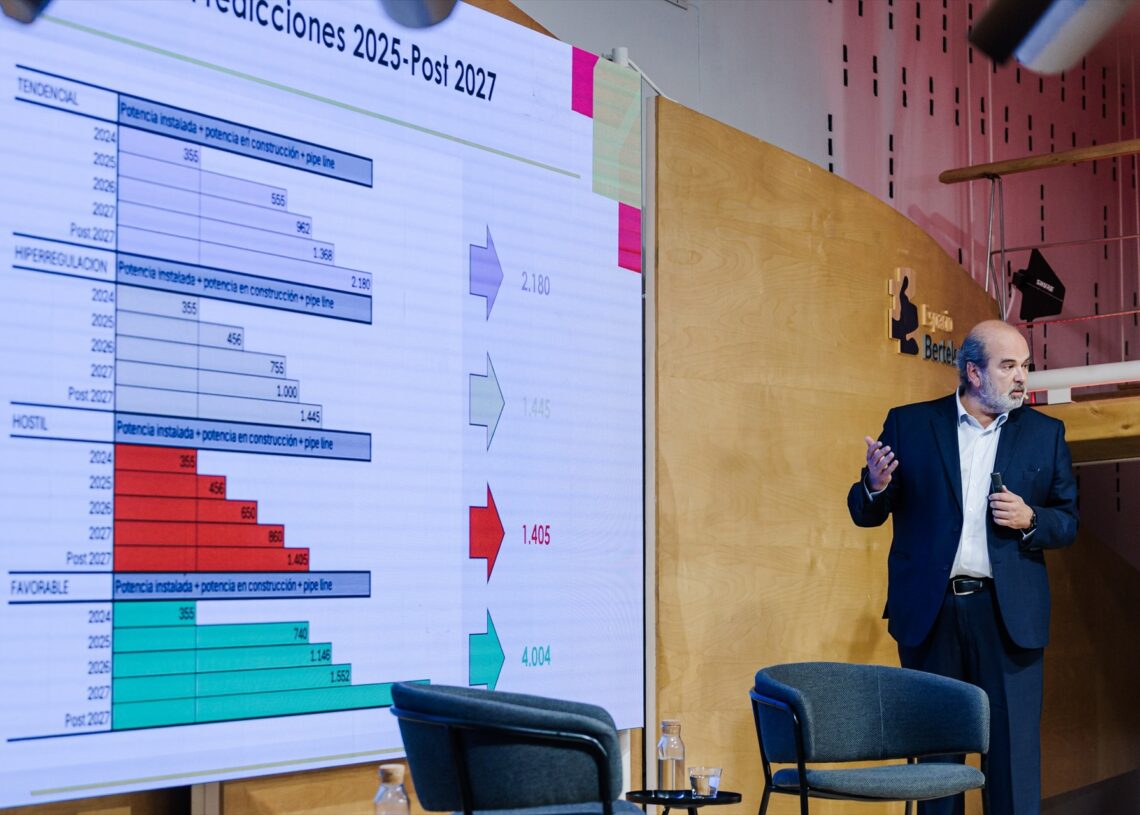 El presidente de la Asociación Española de Data Centers (Spain DC), Emilio Díaz, en un encuentro informativo bajo el título 'Centros de datos: el cerebro de la era digital', en el Espacio Bertelsmann (Madrid), el 18 de junio de 2025.