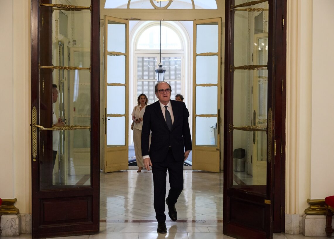 (Foto de ARCHIVO)
El Defensor del Pueblo, Ángel Gabilondo, llega a una reunión con el ministro ministro de Política Territorial y Memoria Democrática, en la sede del Ministerio de Política Territorial y Memoria Democrática, a 16 de julio de 2025, en Madrid (España) | JESÚS HELLÍN
