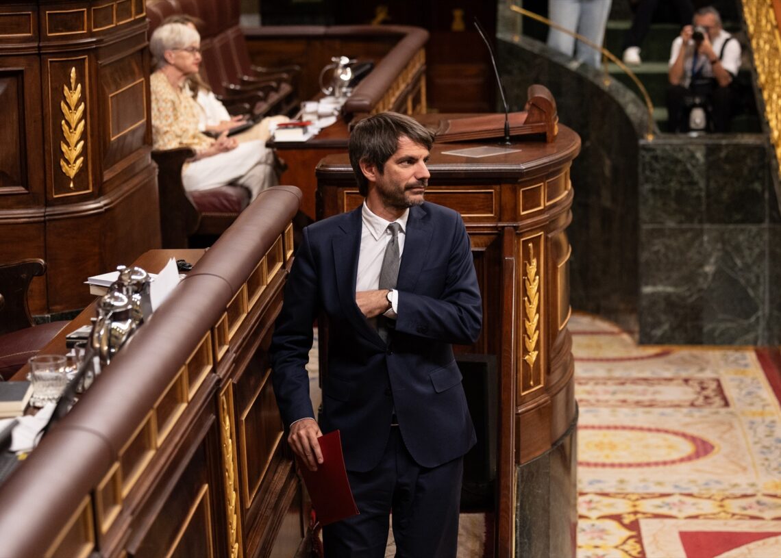 Imagen de archivo del ministro de Cultura, Ernest Urtasun, durante una sesión plenaria extraordinaria, en el Congreso de los Diputados | Ananda Manjón (Europa Press)