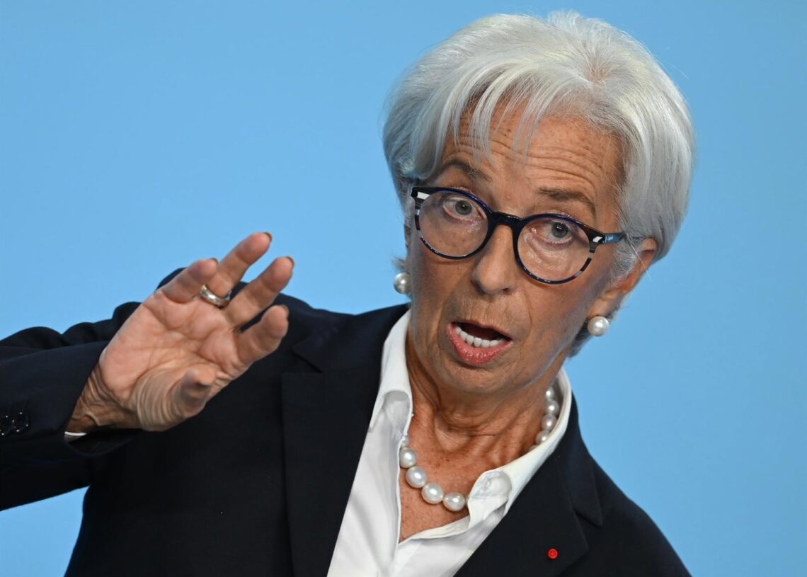 Archivo - 27 October 2022, Hesse, Frankfurt: President of the European Central Bank (ECB) Christine Lagarde gives a press conference at ECB headquarters. The European Central Bank (ECB) lifted its benchmark interest rate by 75 basis points on Thursday in Arne Dedert/dpa - Archivo