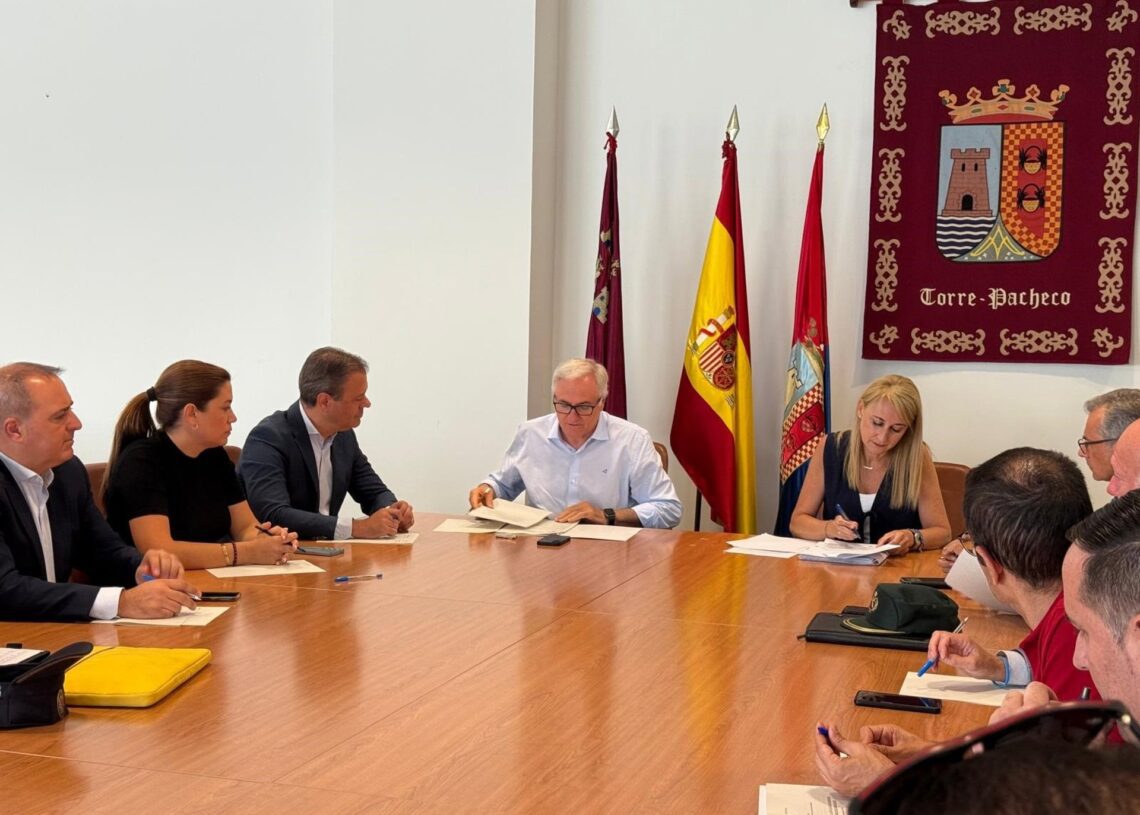 Reunión extraordinaria de la Junta Local de Seguridad de Torre Pacheco, celebrada en el AyuntamientoCOMUNIDAD