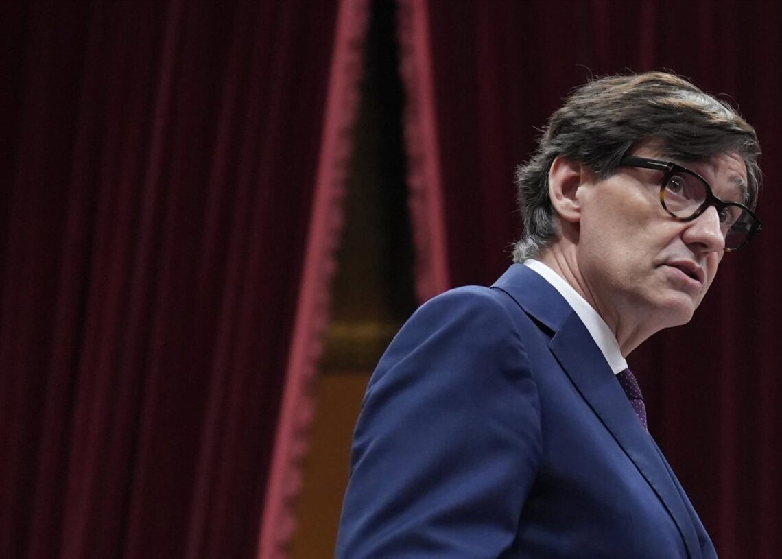 El president de la Gneralitat, Salvador Illa, durante un pleno en el Parlament de Catalunya, a 15 de julio de 2025, en Barcelona, Catalunya (España). David Zorrakino - Europa Press