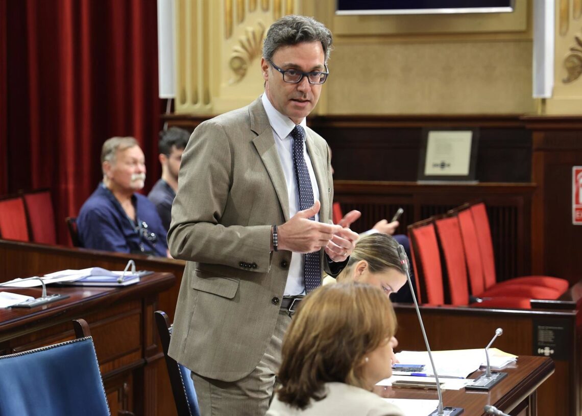 Archivo - El vicepresidente de las Islas Baleares y conseller de Economía, y Hacienda e innovación, Antoni Costa.Isaac Buj - Europa Press - Archivo
