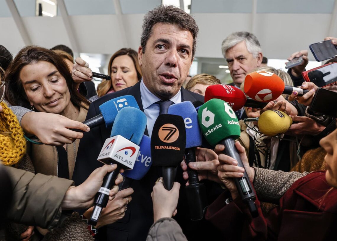 Archivo - El 'president' de la Generalitat, Carlos Mazón, ofrece declaraciones a los mediosRober Solsona - Europa Press - Archivo