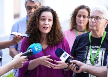 Archivo - La portavoz del Grupo Por Andalucía, Inmaculada Nieto, atendiendo a los medios. Joaquin Corchero - Europa Press - Archivo