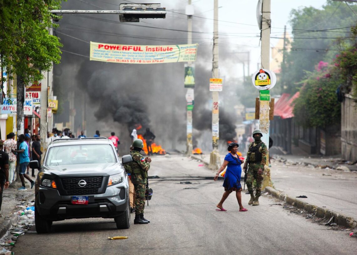 Archivo - Imagen de archivo de una protesta contra la inseguridad en la capital de Haití, Puerto Príncipe, por los ataques de las pandillas en varias regiones del paísEuropa Press/Contacto/Patrice Noel - Archivo