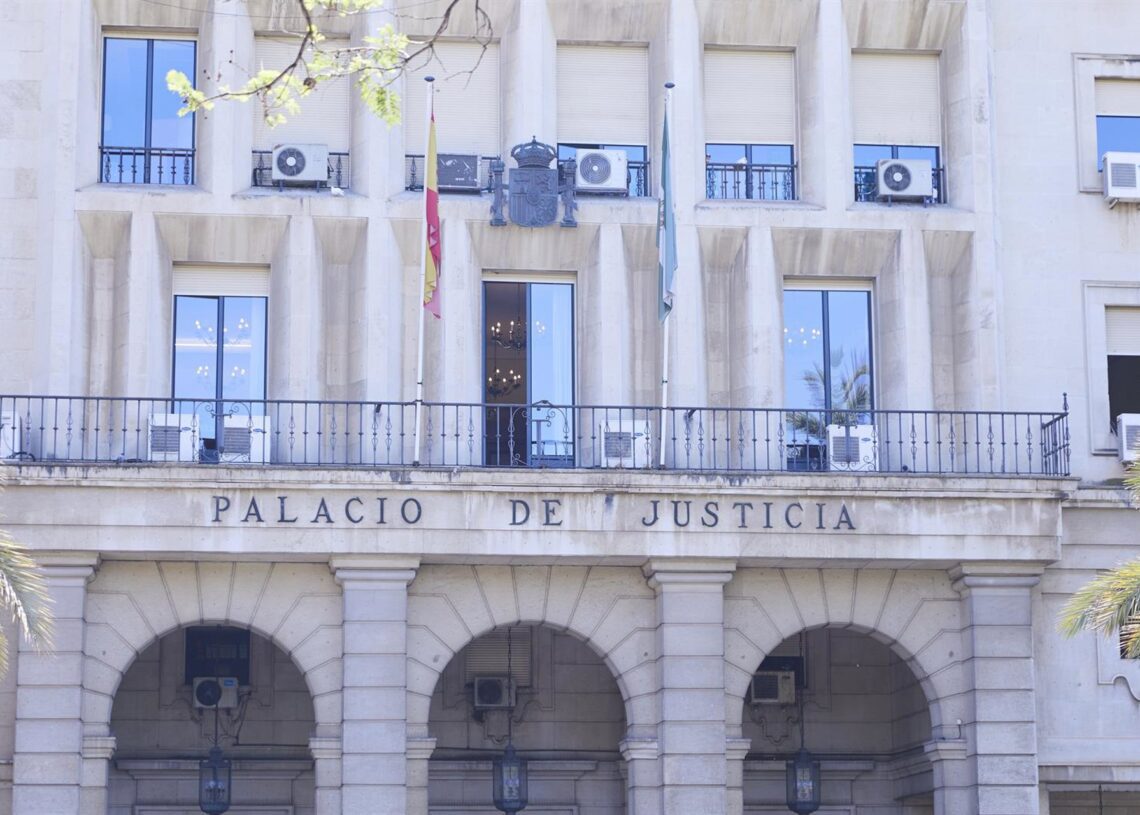 Archivo - Detalle de la fachada principal de la Audiencia Provincial de Sevilla Joaquin Corchero - Europa Press - Archivo