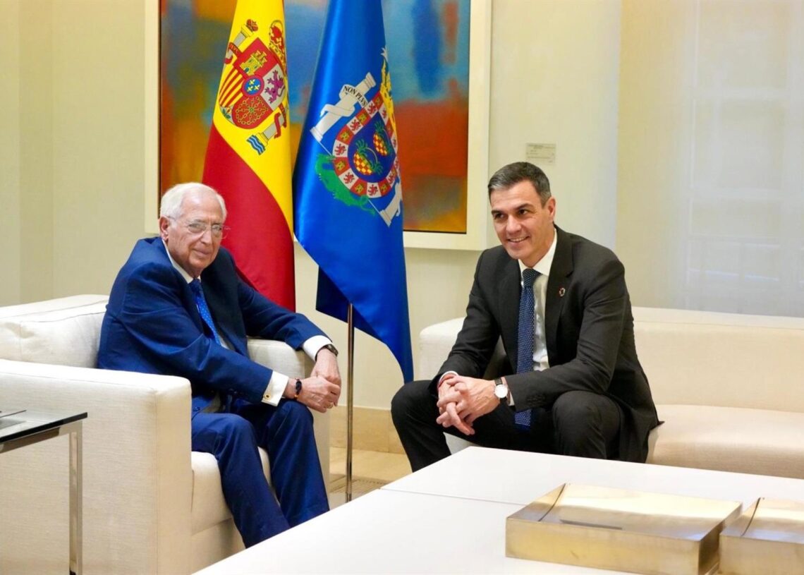 Imagen de la última recepción de Pedro Sánchez a Juan José Imbroda en el Palacio de la Moncloa.GOBIERNO MELILLA