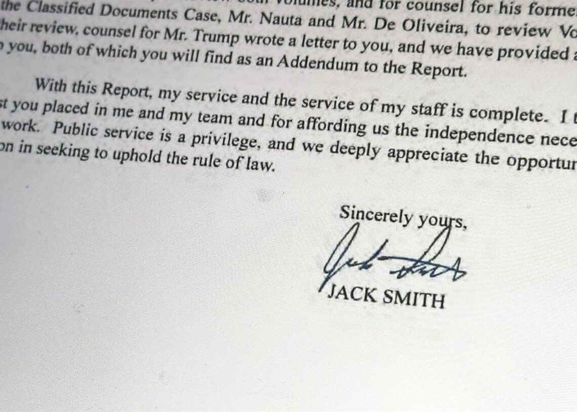 Archivo - Un extracto de un informe del exfiscal federal Jack Smith sobre Donald Trump Europa Press/Contacto/Taidgh Barron - Archivo