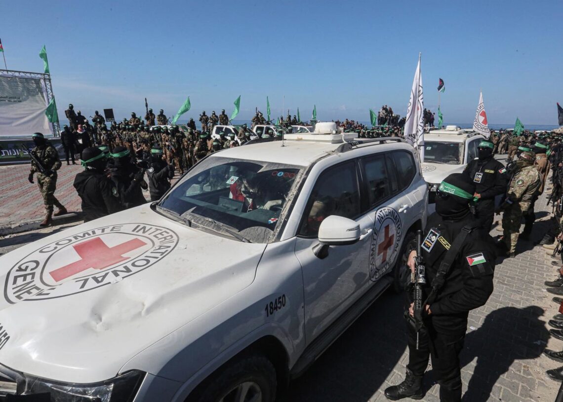 Un convoy del CICR supervisa la liberación de rehenes israelíes en Gaza, a 1 de febrero de 2025 Europa Press/Contacto/Omar Ashtawy  Apaimages