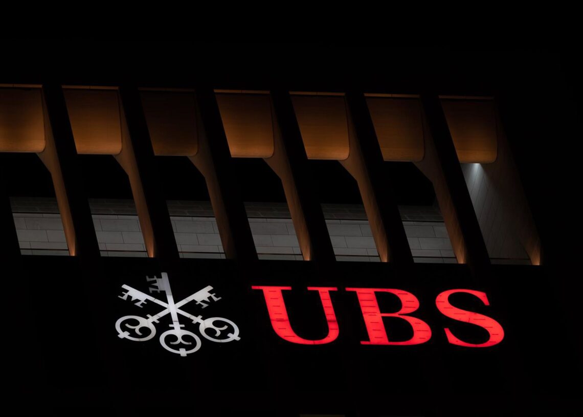 Archivo - FILED - 10 December 2021, Frankfurt: A view of the UBS Group AG logo on the bank's headquarters in downtown Frankfurt. Swiss banking group UBS offers to buy Credit Suisse. Photo: Sebastian Gollnow/dpaSebastian Gollnow/Dpa - Archivo