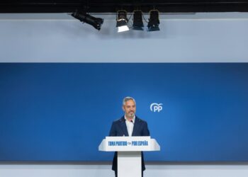 El vicesecretario de Hacienda, Vivienda e Infraestructuras, Juan Bravo, durante una rueda de prensa para tratar asuntos de actualidad, en la sede del PP, a 4 de agosto de 2025, en Madrid (España).Eduardo Parra - Europa Press