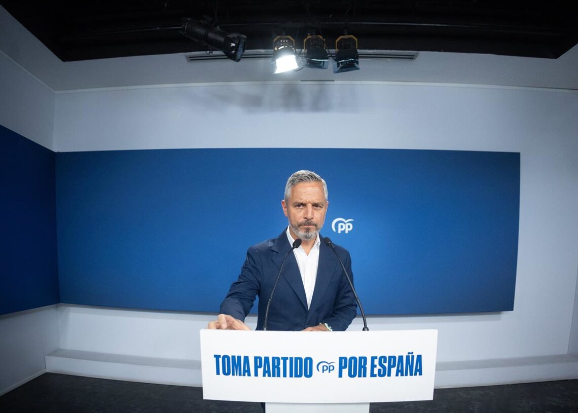 El vicesecretario de Hacienda, Vivienda e Infraestructuras, Juan Bravo, durante una rueda de prensa para tratar asuntos de actualidad, en la sede del PP, a 4 de agosto de 2025, en Madrid (España).Eduardo Parra - Europa Press