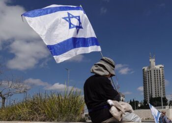 Archivo - Imagen de archivo de una protesta frente a la residencia del primer ministro israelí, Benjamin Netanyahu, contra la destitución de la fiscal general, Gali Baharav MiaraEuropa Press/Contacto/Nir Alon - Archivo