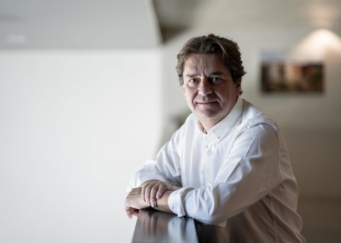 Archivo - El alcalde de Fuenlabrada, Javier Ayala, posa para Europa Press, en el Ayuntamiento de Fuenlabrada, a 24 de junio de 2024, en Fuenlabrada, Madrid (España).A. Pérez Meca - Europa Press - Archivo