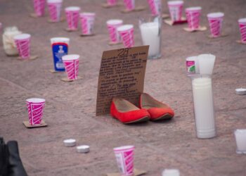 Archivo - Vigilia tras el descubrimiento de fosas clandestinas en un acto de protesta celebrado en Querétaro, MéxicoEuropa Press/Contacto/Jose Carrera - Archivo