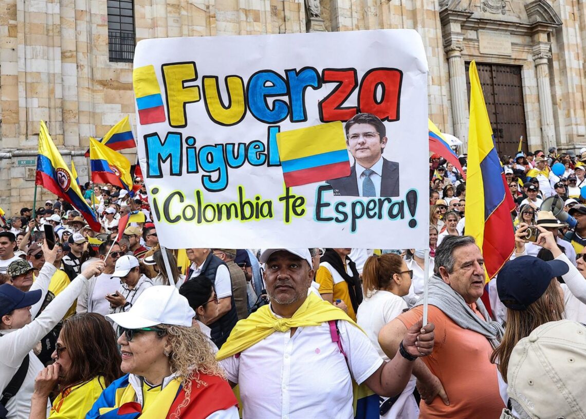 Archivo - Manifestación en Bogotá en apoyo al senador y precandidato presidencial colombiano Miguel Uribe Turbay, tiroteado el pasado 7 de junio en un acto de campañaEuropa Press/Contacto/El Tiempo - Archivo