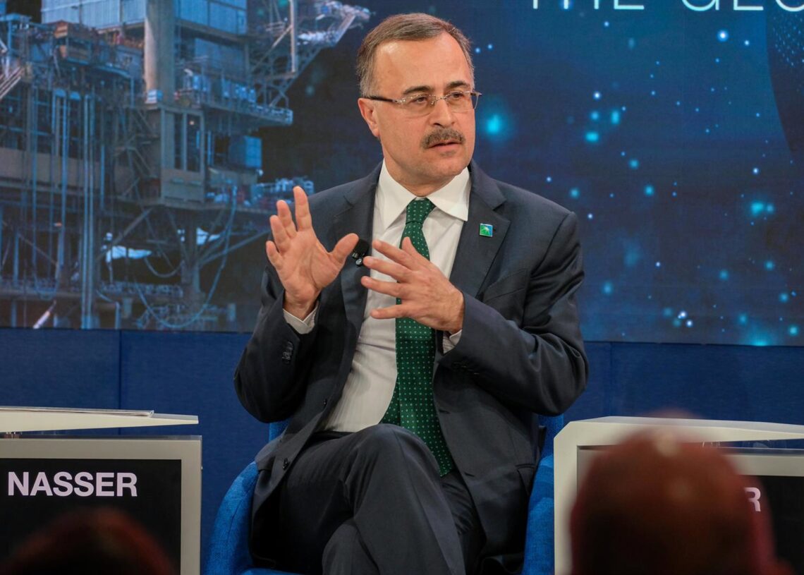 Archivo - FILED - 23 January 2020, Switzerland, Davos: CEO of Saudi Aramco Amin H. Nasser speaks during a plenary session at the 50th World Economic Forum annual meeting. Saudi Aramco's president and CEO, Amin H. Nasser, participated today in the Global CWalter Duerst/World Economic For / DPA - Archivo