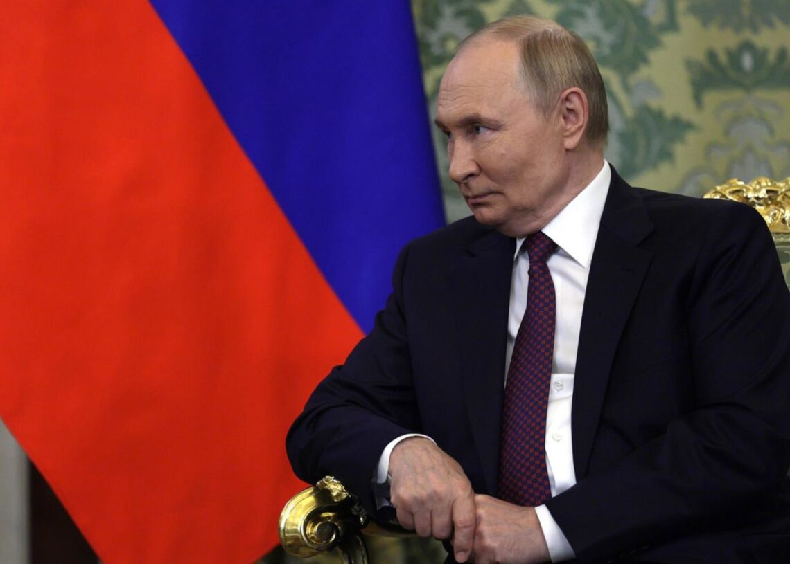 El presidente ruso, Vladimir Putin, en un encuentro en Moscú con el presidente de Laos, Thongloun Sisoulith.-/Kremlin/dpa