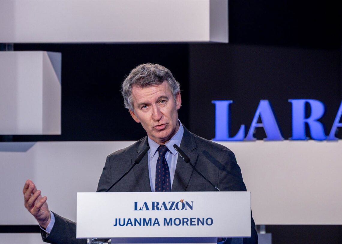 El presidente del Partido Popular, Alberto Núñez Feijóo, durante un encuentro organizado por La Razón, a 14 de julio de 2025, en Madrid (España).Ricardo Rubio - Europa Press