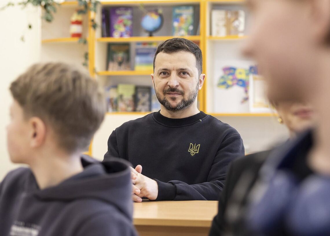 Archivo - El presidente de Ucrania, Volodimir Zelenski, en un aula construida en un refugio antiaéreoEuropa Press/Contacto/Ukraine Presidency/Ukrainian