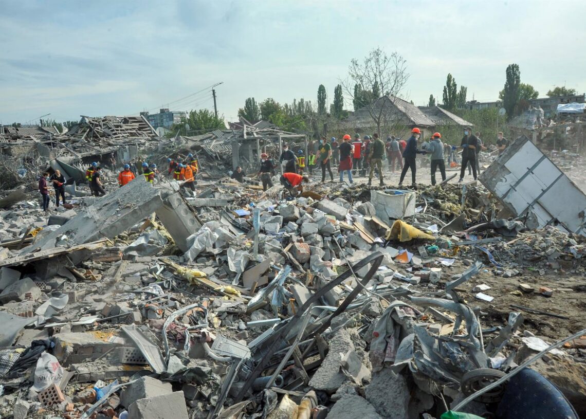 Archivo - Imagen de archivo de una vivienda destruida por los ataques de Rusia contra la provincia ucraniana de Zaporiyia.---/ukrin/dpa - Archivo
