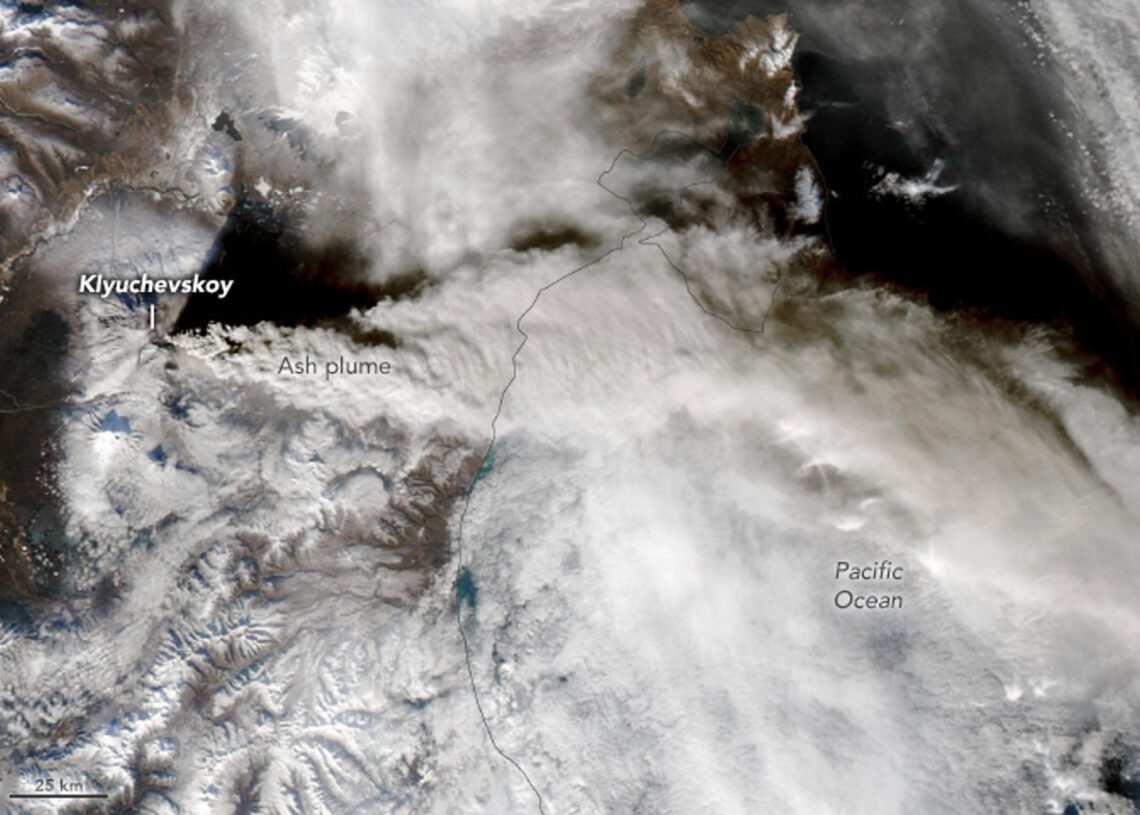 Archivo - Imagen de archivo del volcán Kliuchevskoi, en la península rusa de Kamchatka.Europa Press/Contacto/NASA Earth - Archivo