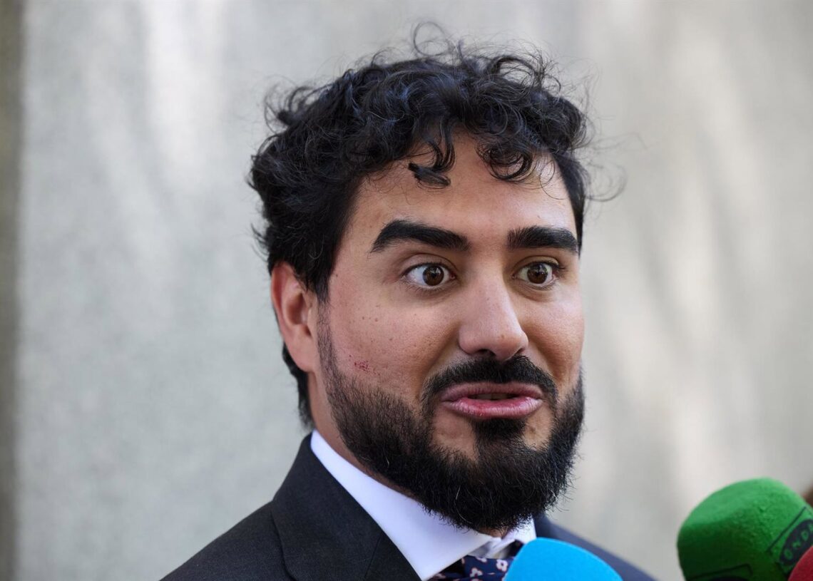 El líder de Se Acabó La Fiesta (SALF) y eurodiputado, Luis 'Alvise' Pérez, al salir de declarar en el Tribunal Supremo, a 11 de julio de 2025, en Madrid (España). Jesús Hellín - Europa Press