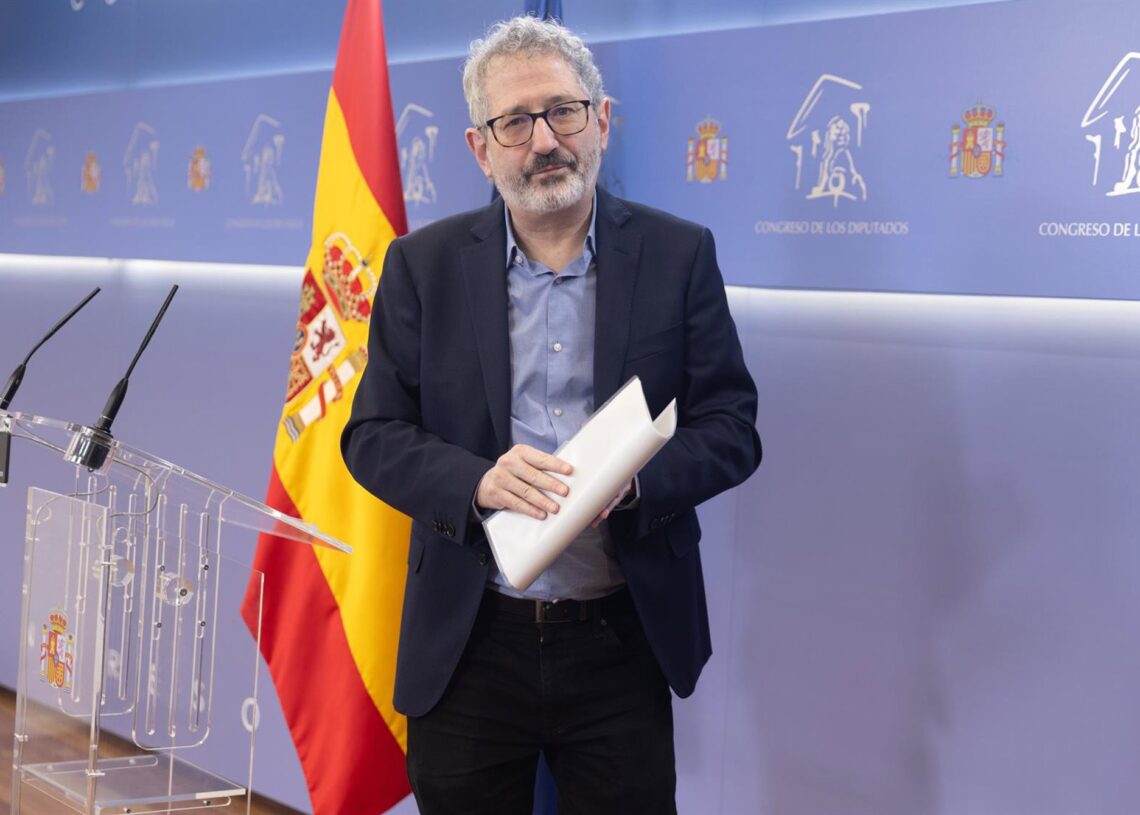 Archivo - El portavoz económico de Sumar, Carlos Martín, durante una rueda de prensa del grupo plurinacional Sumar, en el Congreso de los Diputados, a 5 de marzo de 2024, en Madrid (España).Eduardo Parra - Europa Press - Archivo
