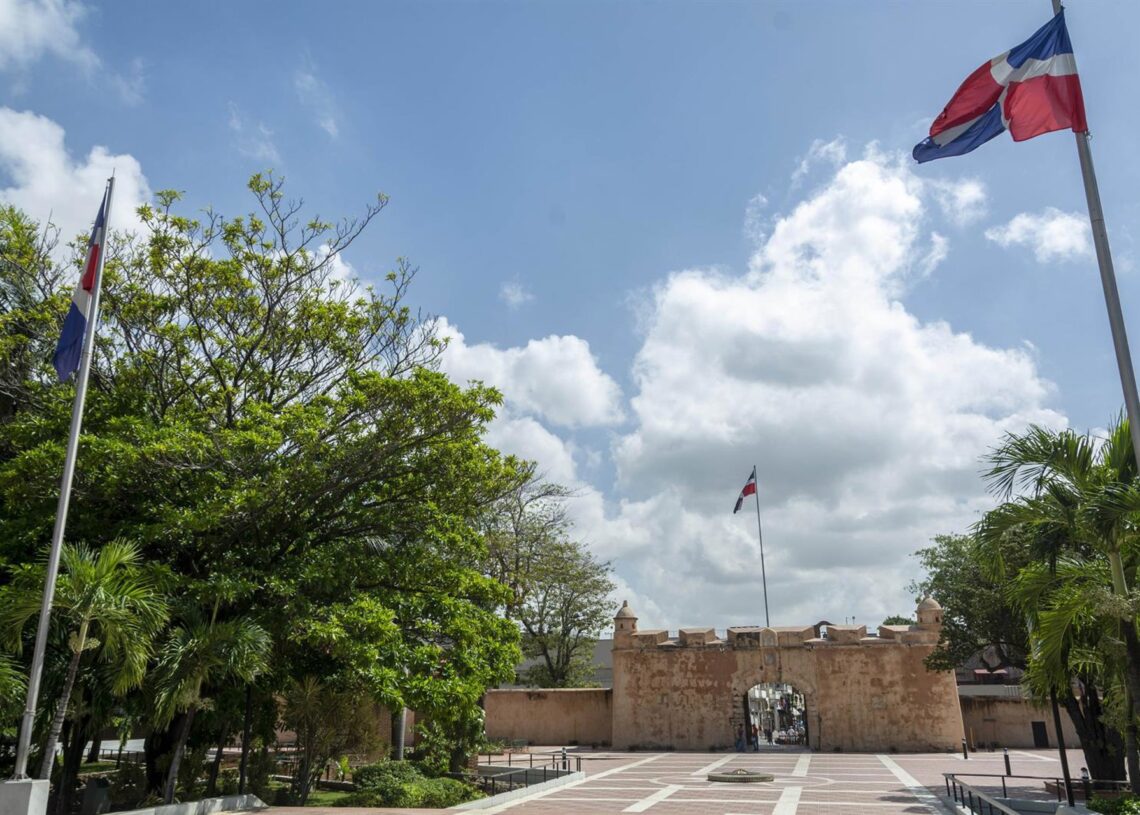 Archivo - Bandera de República Dominicana en Santo Domingo.JIMMY VILLALTA / ZUMA PRESS / CONTACTOPHOTO