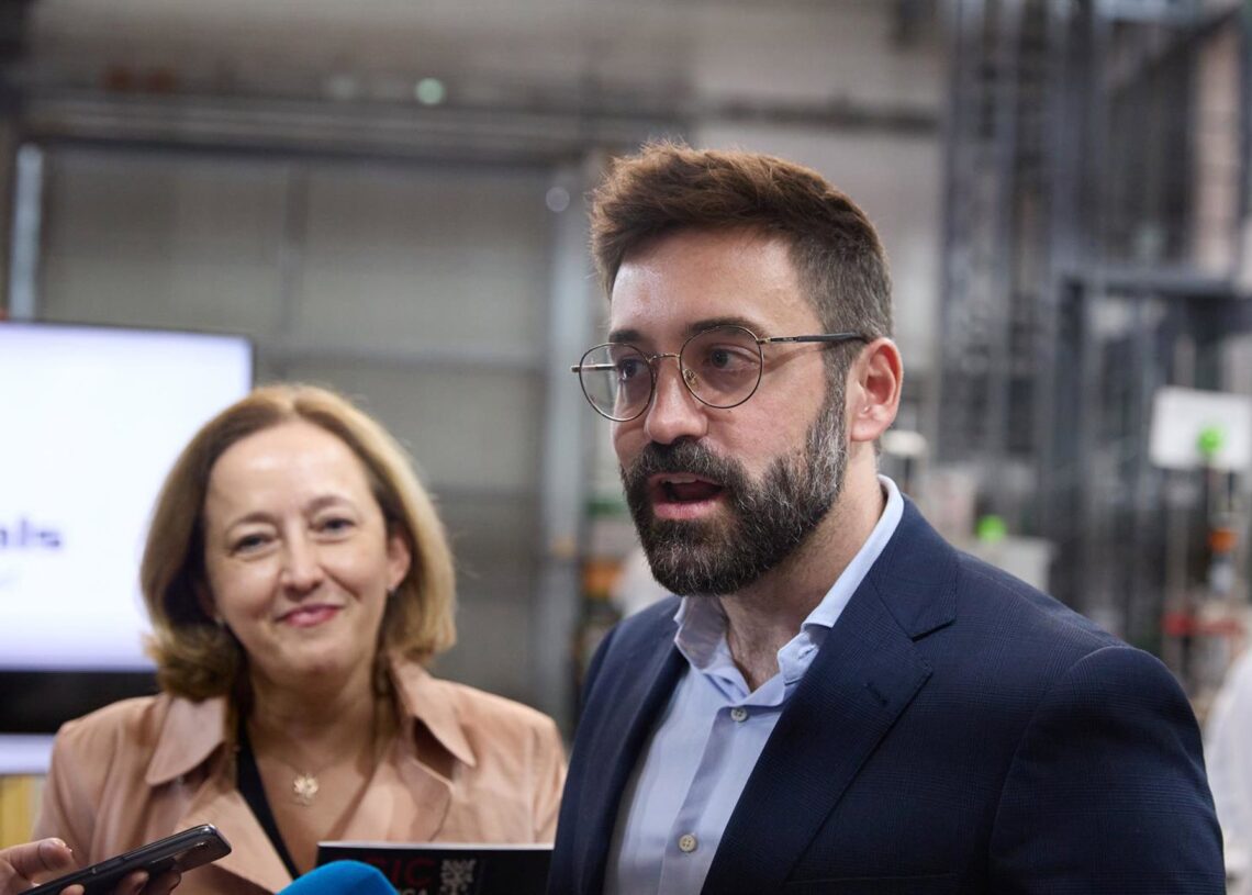 Archivo - La presidenta del Consejo Superior de Investigaciones Científicas (CSIC), Eloísa del Pino, y el secretario de Estado de Energía, Joan Groizard, atienden a los medios para explicar los trabajos para el diseño del I Plan de Acción de Materias PrimJesús Hellín - Europa Press - Archivo