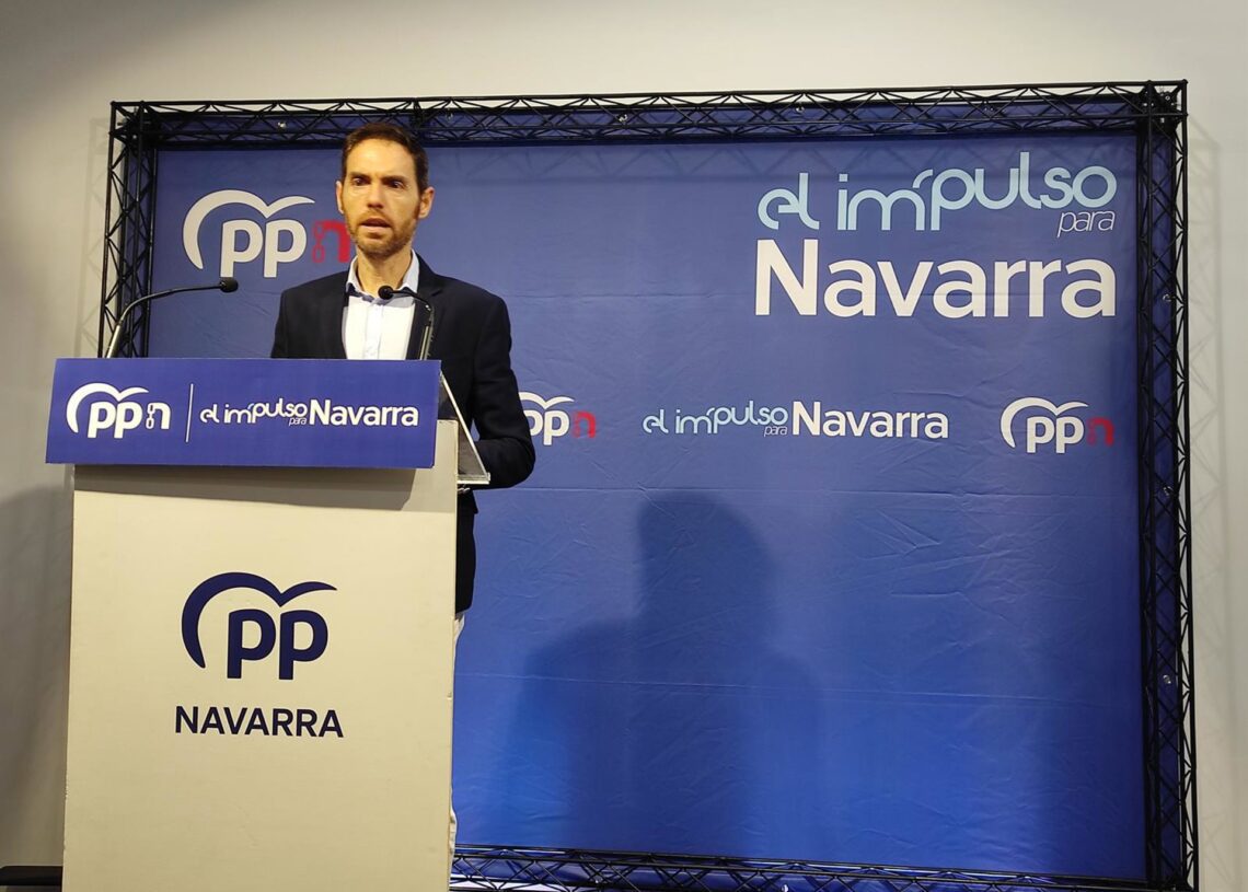El diputado navarro del PP Sergio Sayas en una rueda de prensa en Pamplona.EUROPA PRESS