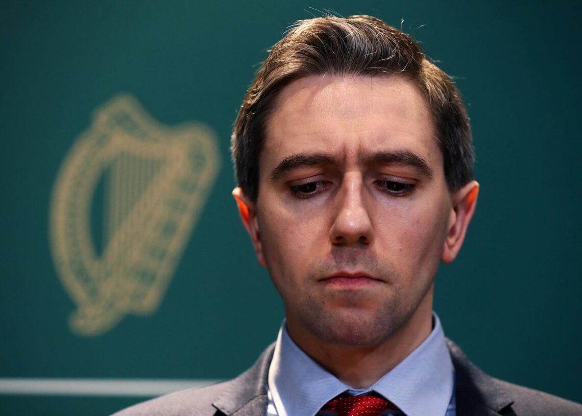 Archivo - 12 March 2020, Ireland, Dublin: Irish Minister for Health Simon Harris attends a press conference at Government Buildings in Dublin after Irish premier Leo Varadkar announced that all schools, colleges and childcare facilities in Ireland will clBrian Lawless/PA Wire/dpa - Archivo