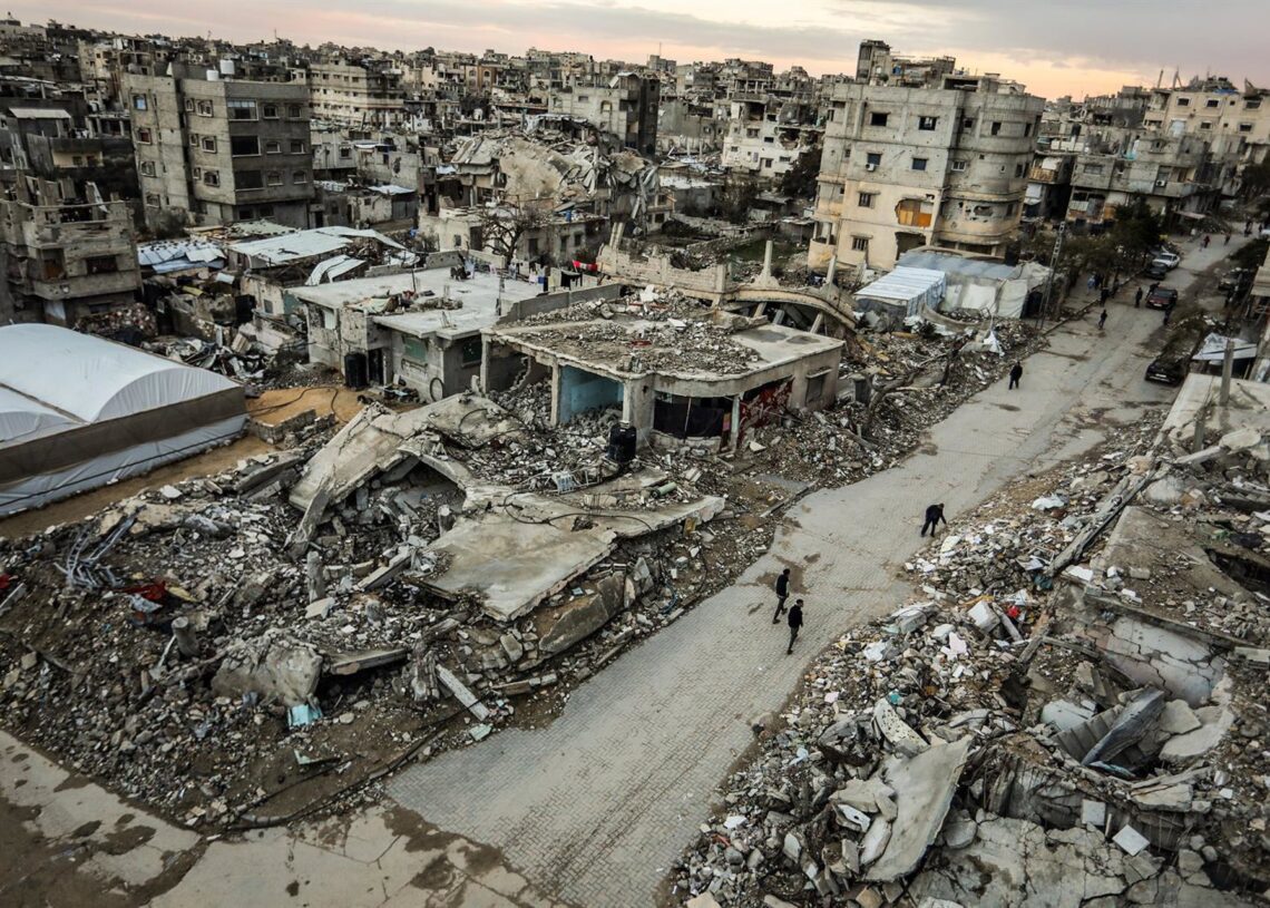 Archivo - Vista aérea de la destrucción en Jan Yunis, en la Franja de GazaAbed Rahim Khatib/dpa - Archivo