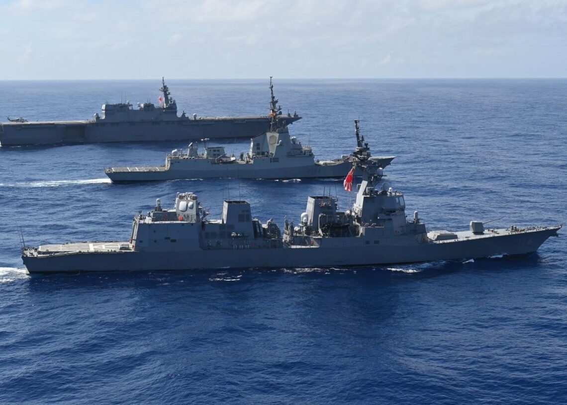 La fragata 'Méndez Núñez' durante su tránsito hacia el mar de Filipinas, dónde ha realizado diversos ejercicios de interoperabilidad y de intercambio de personal entre unidades con la Armada de Japón.ESTADO MAYOR DE LA DEFENSA