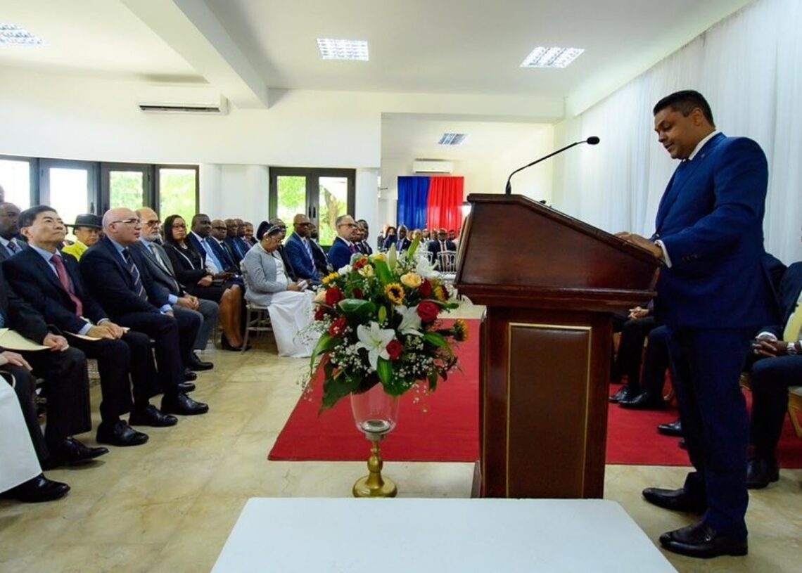 El recién nombrado presidente del Consejo Presidencial de Transición de Haití, Laurent Saint-Cyr, durante su toma de posesiónPRESIDENTE DEL CONSEJO DE TRANSICIÓN DE HAITÍ EN X