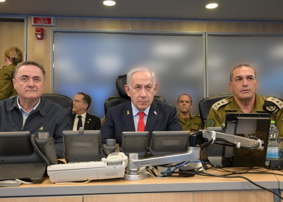 Archivo - El ministro de Defensa, Israel Katz; el primer ministro, Benjamin Netanyahu, y el jefe del Estado Mayor de las Fuerzas Armadas israelíes, Eyal ZamirOFICINA DEL PRIMER MINISTRO DE ISRAEL - Archivo