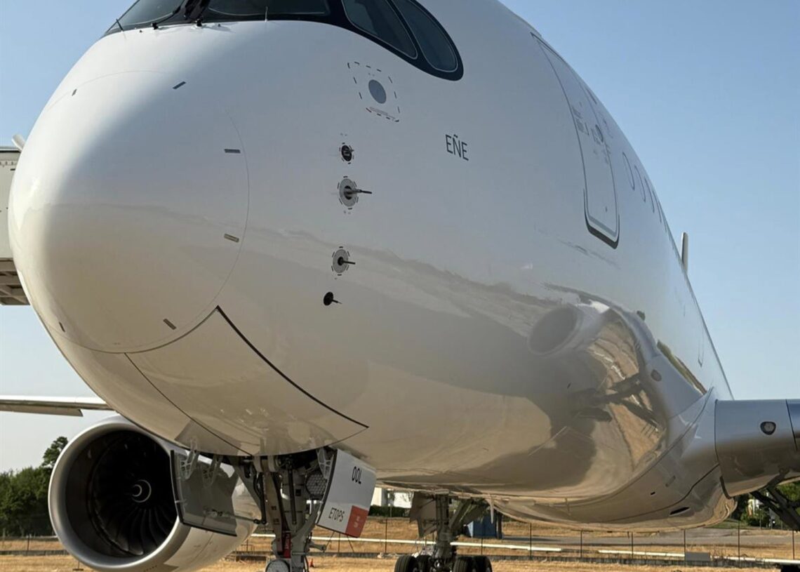 Iberia incorpora a su flota un nuevo Airbus 350 con el nombre de EñeIBERIA