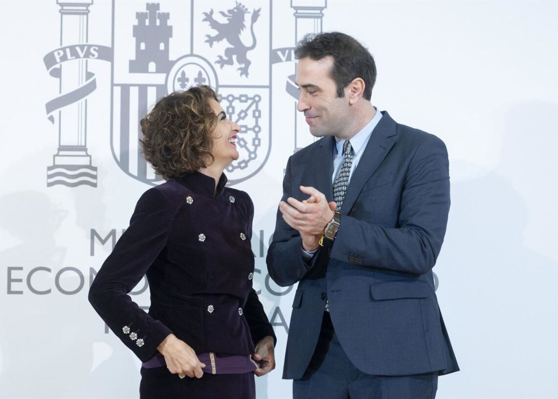 Archivo - La nueva vicepresidenta primera y ministra de Hacienda, María Jesús Montero, y el ministro de Economía, Comercio y Empresa, Carlos Cuerpo.Alberto Ortega - Europa Press - Archivo