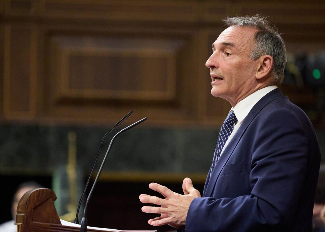 El diputado de Sumar Enrique Santiago durante un pleno extraordinario, en el Congreso de los Diputados, a 9 de julio de 2025, en Madrid (España). Jesús Hellín - Europa Press