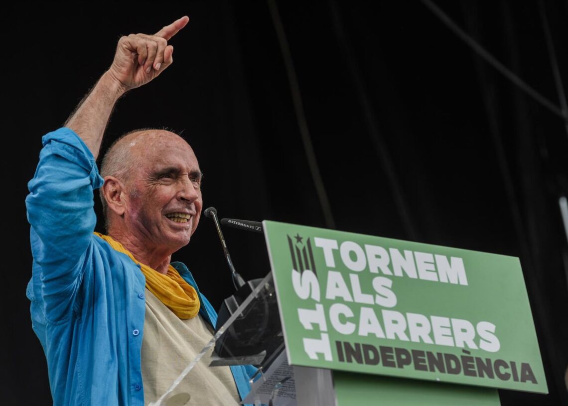 Archivo - El presidente de la ANC, Lluís Llach, durante la manifestación de ACN por la Diada, a 11 de septiembre de 2024, en Barcelona, Catalunya (España). Assemblea Nacional Catalana (ANC), Òmnium Cultural, Associació de Municipis per la Independència (AAlberto Paredes - Europa Press - Archivo